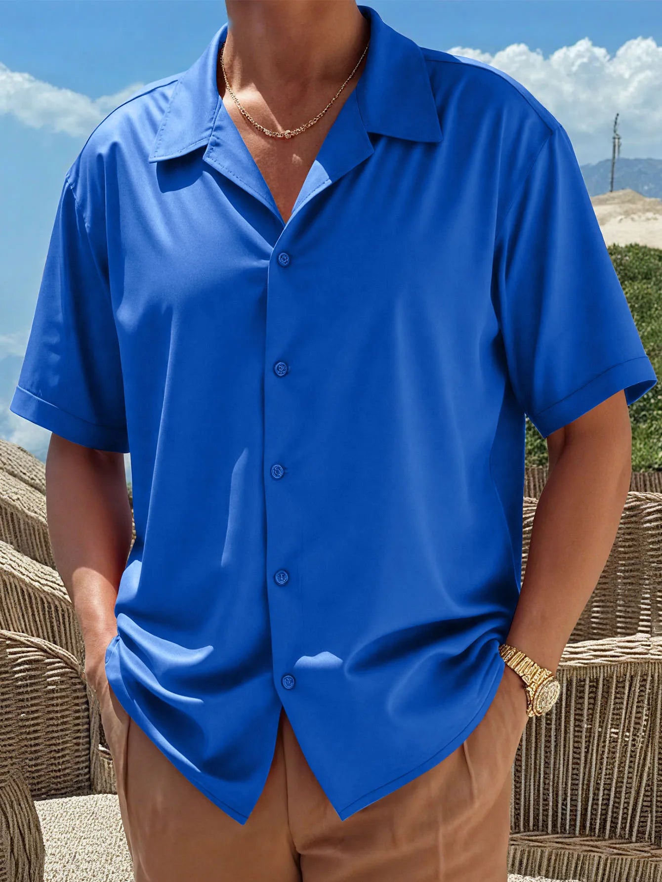 O verão 2025 hit moda masculina brilhante camisa de bola de cor sólida, negócios de alta qualidade casual solto topo de manga curta