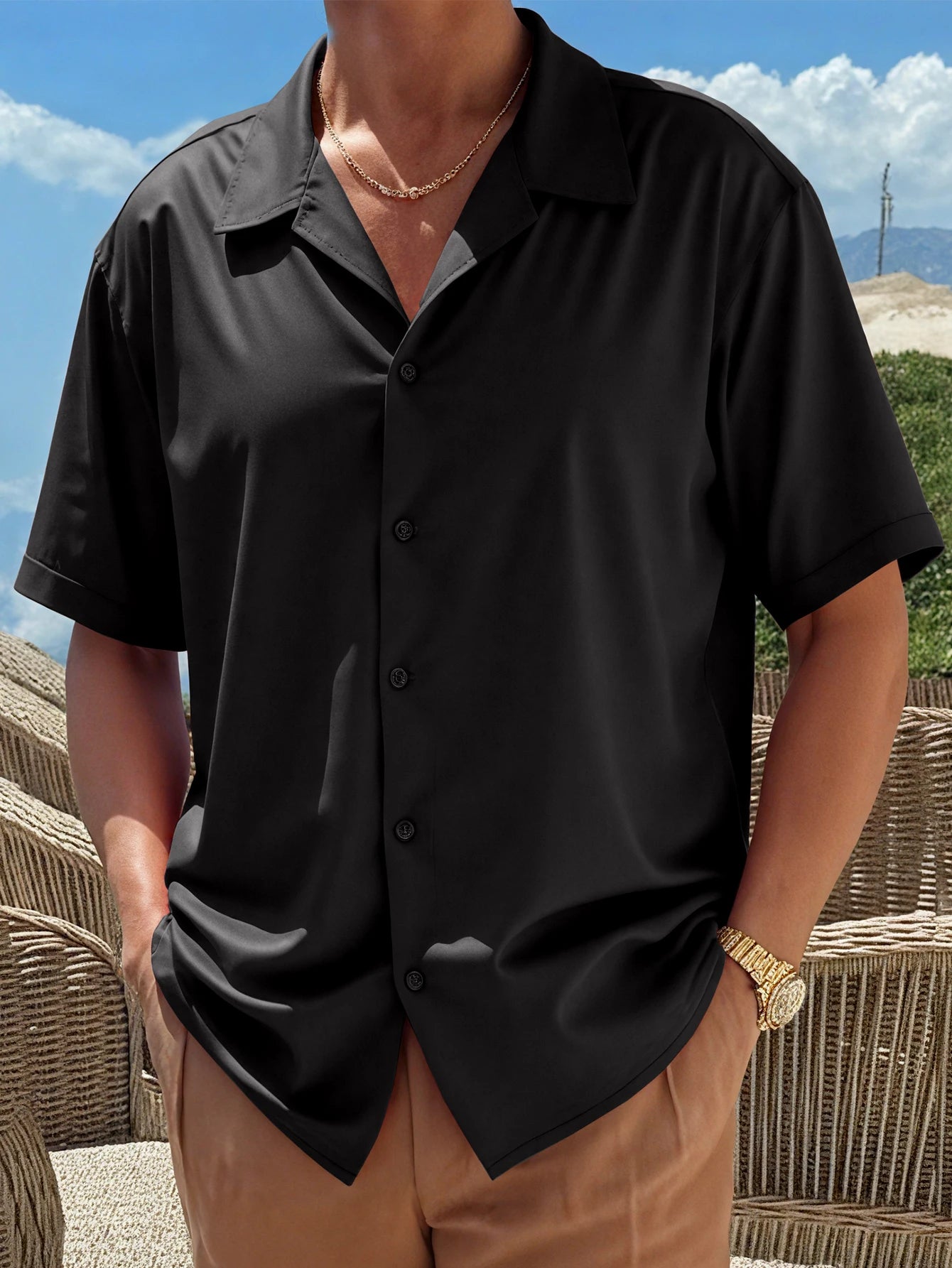 O verão 2025 hit moda masculina brilhante camisa de bola de cor sólida, negócios de alta qualidade casual solto topo de manga curta