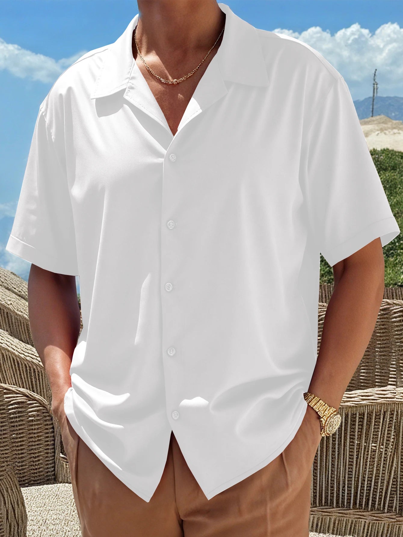 O verão 2025 hit moda masculina brilhante camisa de bola de cor sólida, negócios de alta qualidade casual solto topo de manga curta