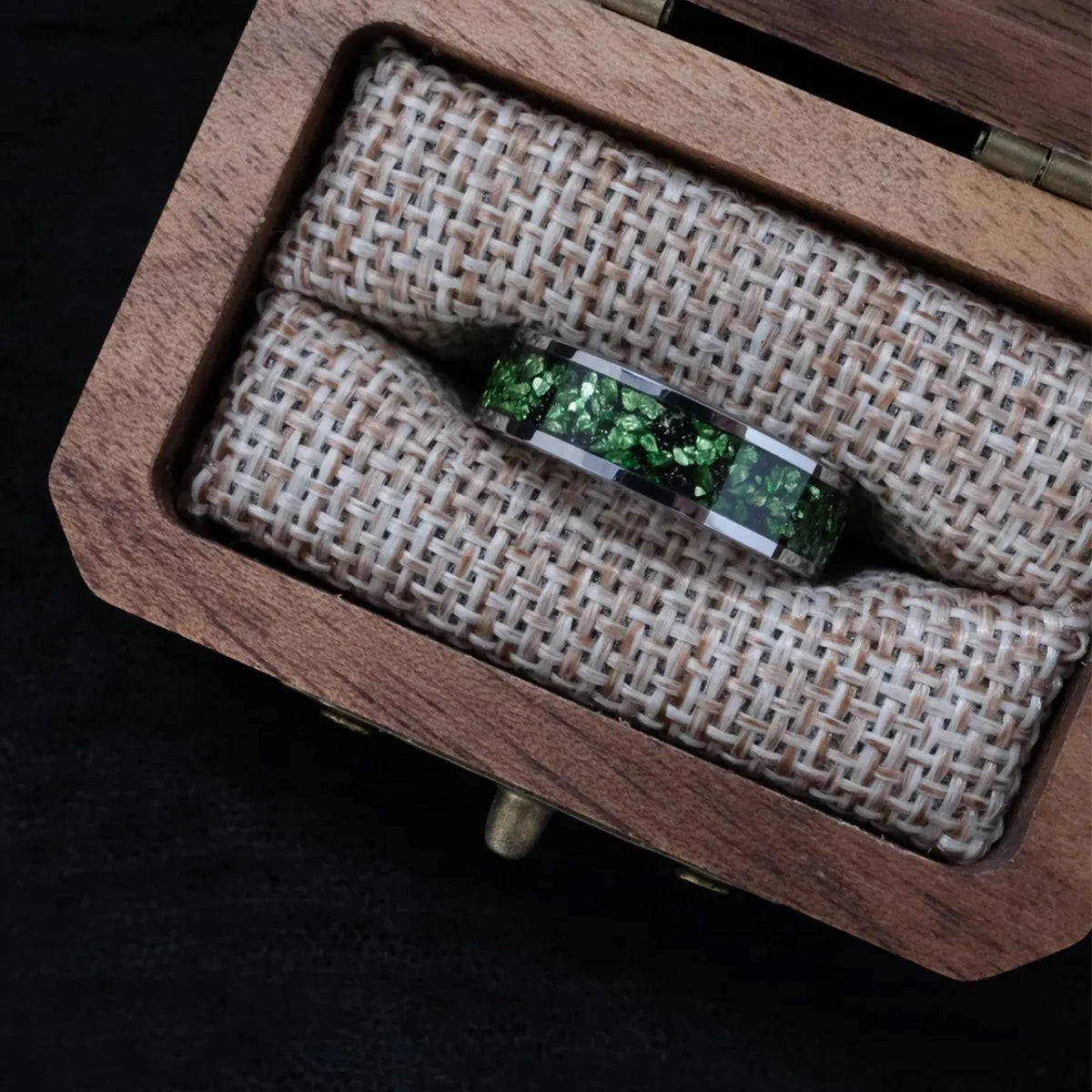 Anel de tungstênio de cristal verde 6mm para homem anillos bague homme pareja de compromiso joias da moda alianças de casamento anéis de noivado