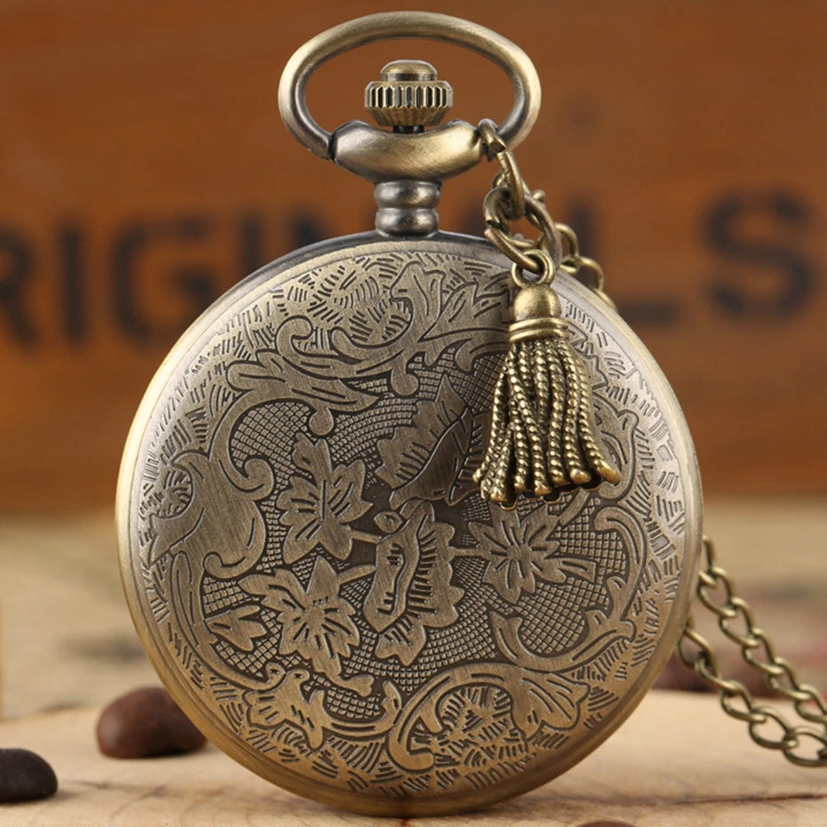 Bronze adorável princesa tema oco quartzo bolso redondo dial pingente relógios para meninas femininas com borla acessório