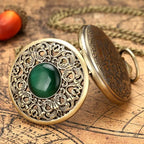 Exquisite Emerald-Green Stone Bronze Case Quartz Pocket Watch, Simples Dial Branco Cadeia Relógio, Colar Pingente para Homens e Mulheres