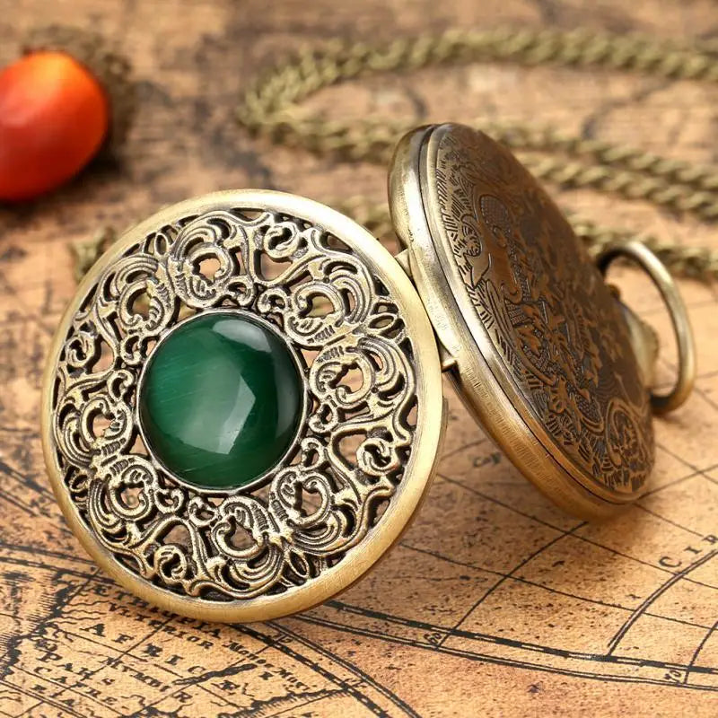 Exquisite Emerald-Green Stone Bronze Case Quartz Pocket Watch, Simples Dial Branco Cadeia Relógio, Colar Pingente para Homens e Mulheres