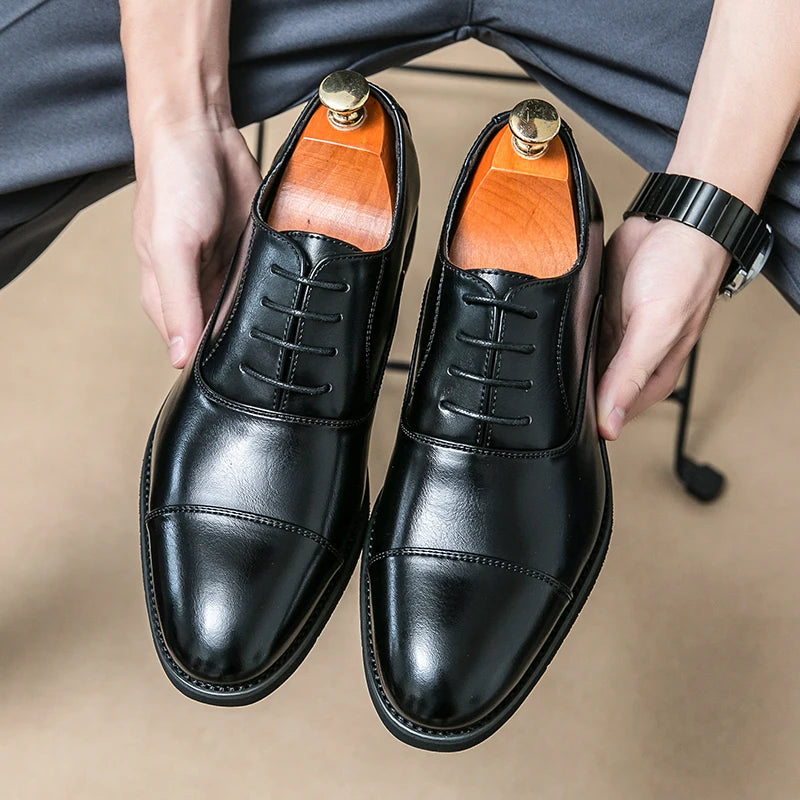 Novos homens vestido sapatos de luxo marca negócios sapatos de couro para homens confortáveis apontou sapato social masculino preto casual sapatos de casamento