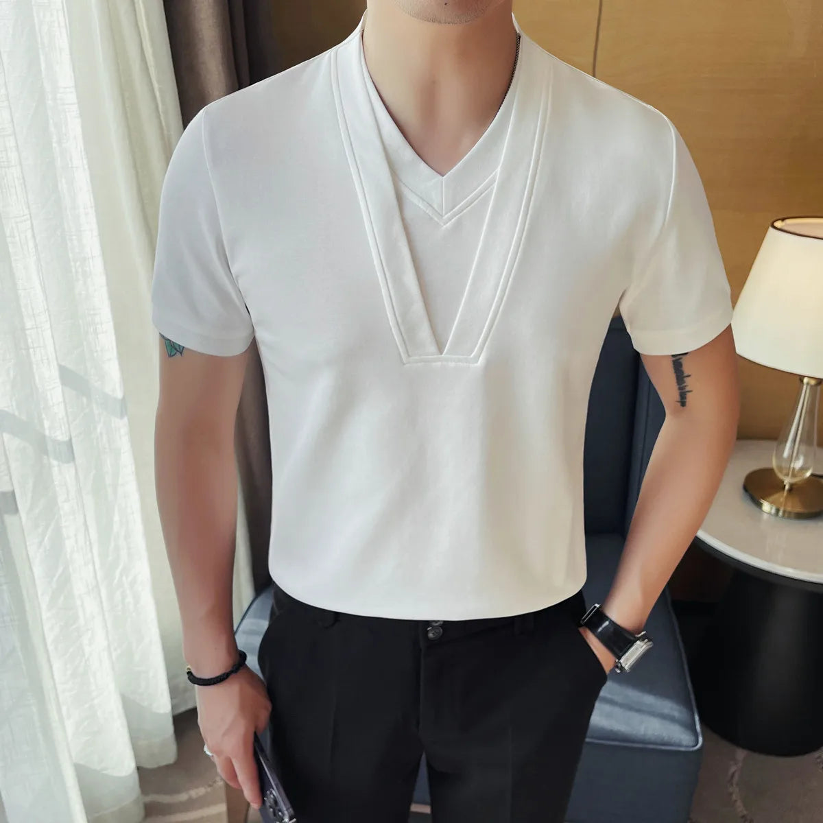 Verão falso 2 peças com decote em v camisetas masculinas 2025 moda sólida fino ajuste casual elástico manga curta camisetas topos roupas masculinas