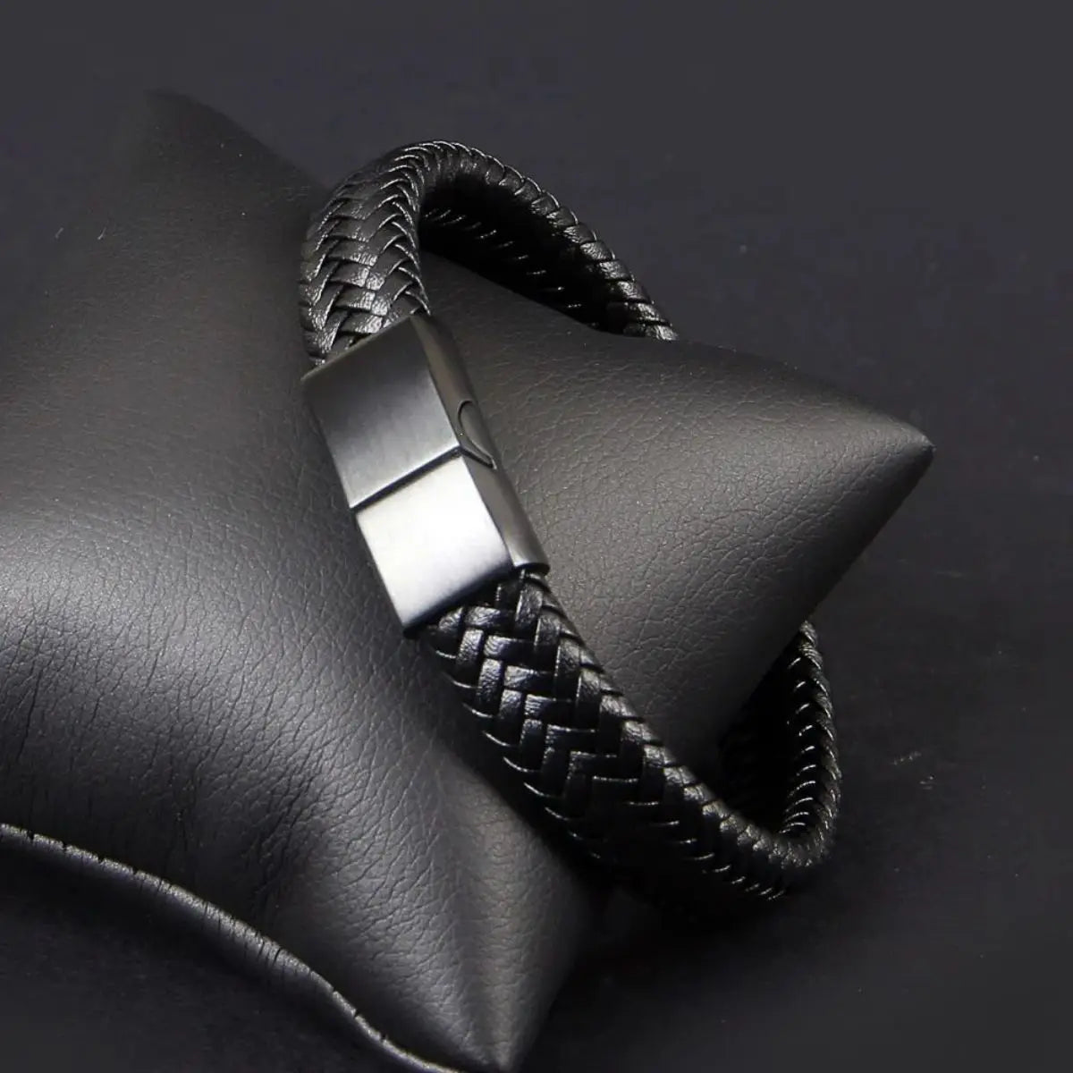 Pulseira aberta de couro masculina retrô, corda de mão de couro tecido simples de vários tamanhos, presente para esportes ao ar livre