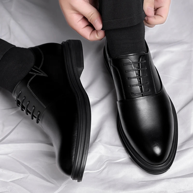 Sapato oxford de couro masculino de alta qualidade e confortável com cadarço sapato formal de negócios confortável e antiderrapante sapatos de escritório