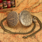 Vintage Triangle Legend Bronze Pattern Quartz Pocket Watch, Analógico Fob Chain, Antique Gift, Charming Pendant, Homens e Mulheres