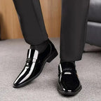 Sapatos de couro masculinos sapatos de negócios de couro brilhante oxford sapatos laca dedo do pé apontado mocassins masculinos deslizamento em designer sapato de vestido