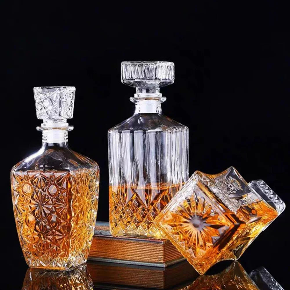 Criatividade design multi estilos barware garrafa de vidro de vinho 250-1000ml decantadores de uísque de vidro sem chumbo para licor bourbon scotch