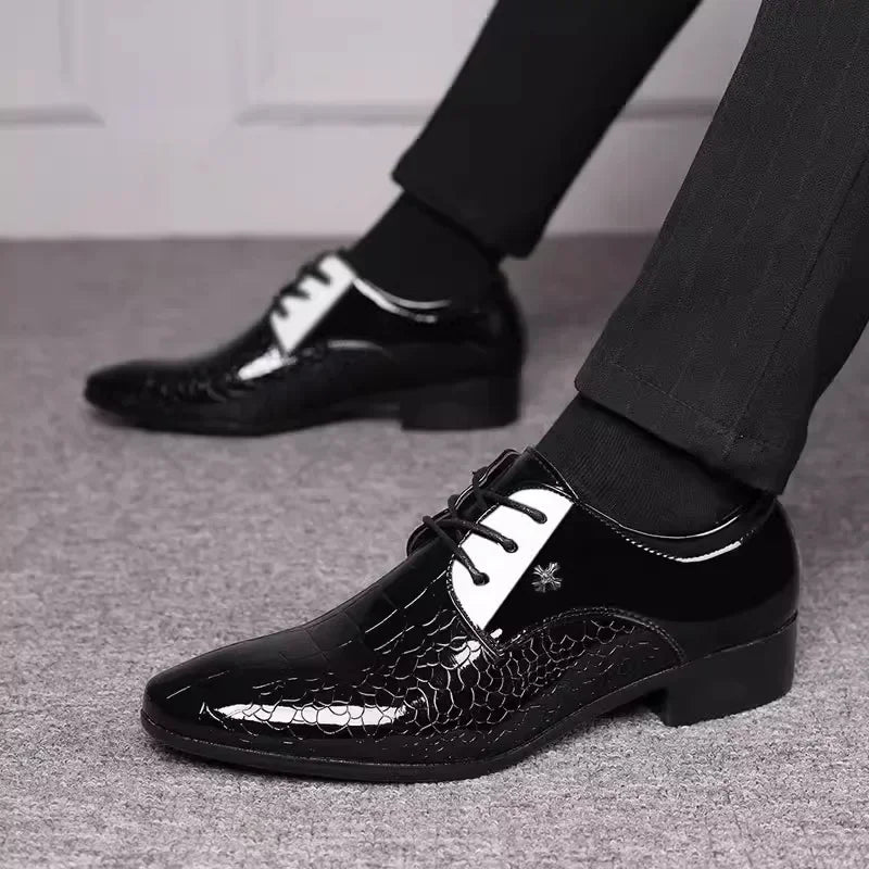 Vestido de dedo apontado plus size sapatos mais novos sapatos oxford italianos para homens clássicos derbies luxo sapatos de casamento de couro patente