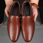 Primavera homens mocassins de couro sapatos masculinos verão oco respirável oxfords homem sapatos casuais deslizamento em sapatos de vestido formal para homem
