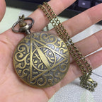 Vintage Triangle Legend Bronze Pattern Quartz Pocket Watch, Analógico Fob Chain, Antique Gift, Charming Pendant, Homens e Mulheres