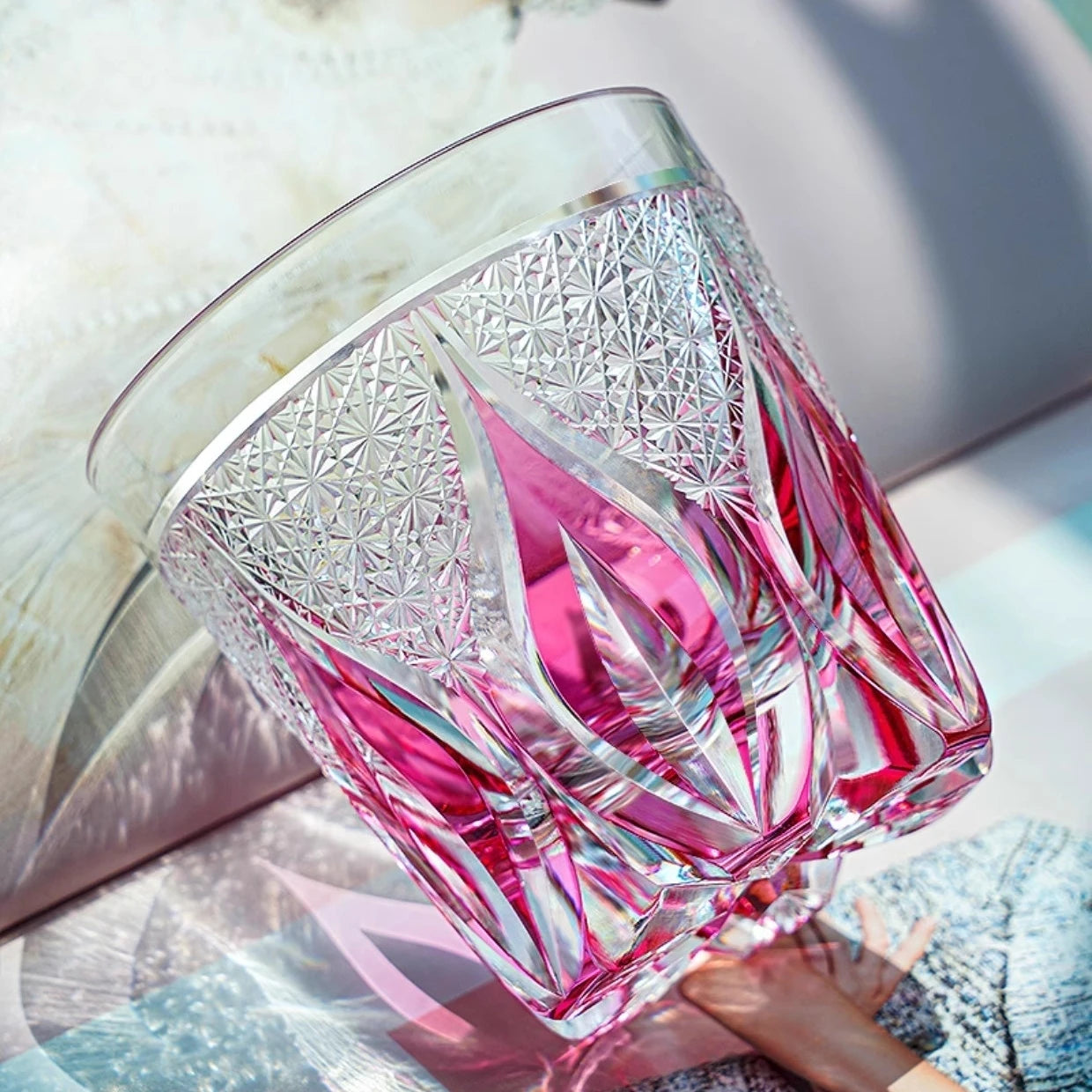 Copo de vinho de cristal rosa de luxo Edo Kiriko Copo de uísque Escultura à mão Padrão de chama Copo de água Licor Brandy Snifter Top Present