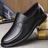 Homens de couro sapatos formais marca de luxo 2025 mocassins masculinos vestido respirável deslizamento em preto sapatos de condução plus size 38-46
