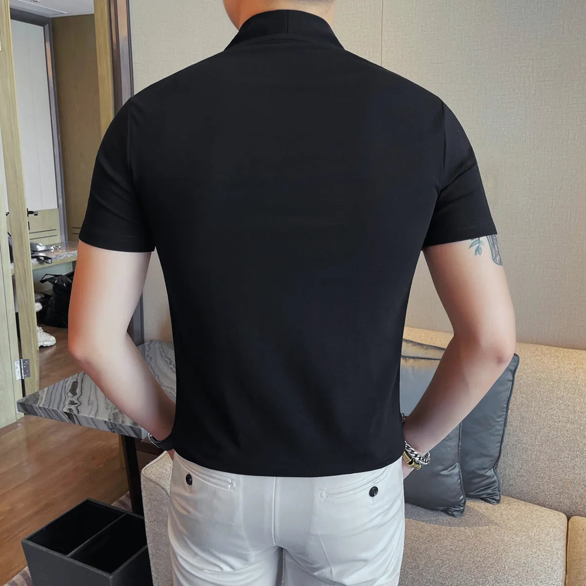 Camiseta masculina com decote em v 2025 verão moda sólida manga curta t camisa masculina fino ajuste casual versátil camisetas topo roupas masculinas