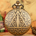 Vintage Triangle Legend Bronze Pattern Quartz Pocket Watch, Analógico Fob Chain, Antique Gift, Charming Pendant, Homens e Mulheres