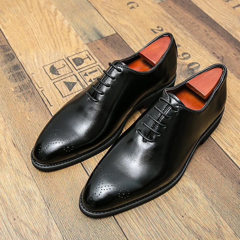 Novo Sola Vermelha Brogue Sapatos Homens Negros Negócios Sapatos Formais Lace-up Dedo Do Pé Redondo Primavera/Outono