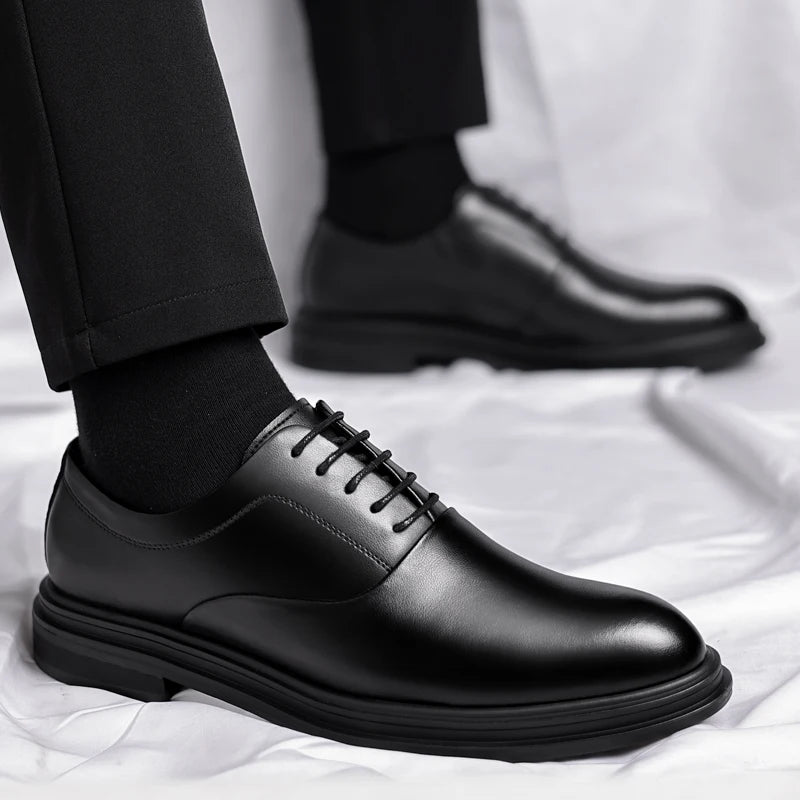 Sapato oxford de couro masculino de alta qualidade e confortável com cadarço sapato formal de negócios confortável e antiderrapante sapatos de escritório