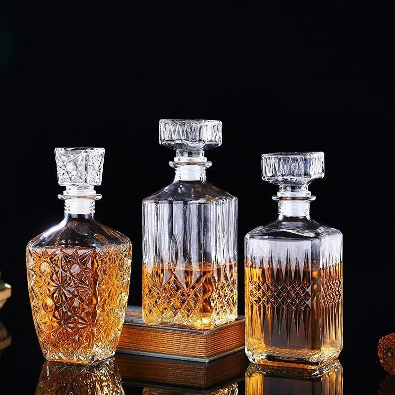 Criatividade design multi estilos barware garrafa de vidro de vinho 250-1000ml decantadores de uísque de vidro sem chumbo para licor bourbon scotch