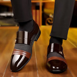 Clássico vestido de negócios sapatos masculinos formal deslizamento em sapatos masculinos oxfords calçados elegantes sapatos de couro para homens mocassins vinho vermelho