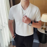 Verão falso 2 peças com decote em v camisetas masculinas 2025 moda sólida fino ajuste casual elástico manga curta camisetas topos roupas masculinas