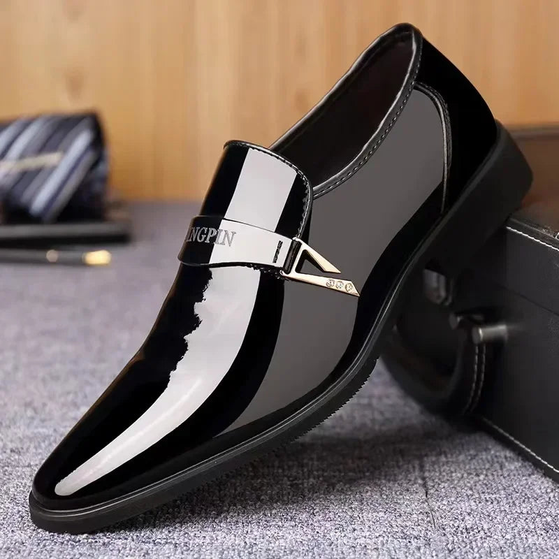Sapatos de couro masculinos sapatos de negócios de couro brilhante oxford sapatos laca dedo do pé apontado mocassins masculinos deslizamento em designer sapato de vestido
