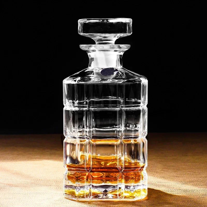 Decantador de uísque de cristal em forma quadrada Hellodream, decantador de uísque de luxo sem chumbo para licor, Scotch Bourbon 29,75 onças