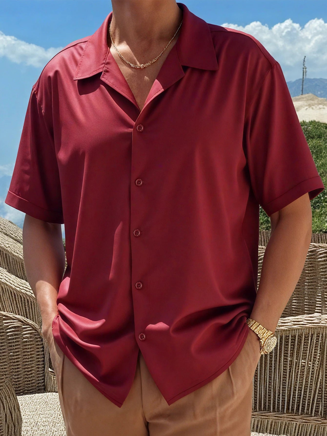 O verão 2025 hit moda masculina brilhante camisa de bola de cor sólida, negócios de alta qualidade casual solto topo de manga curta