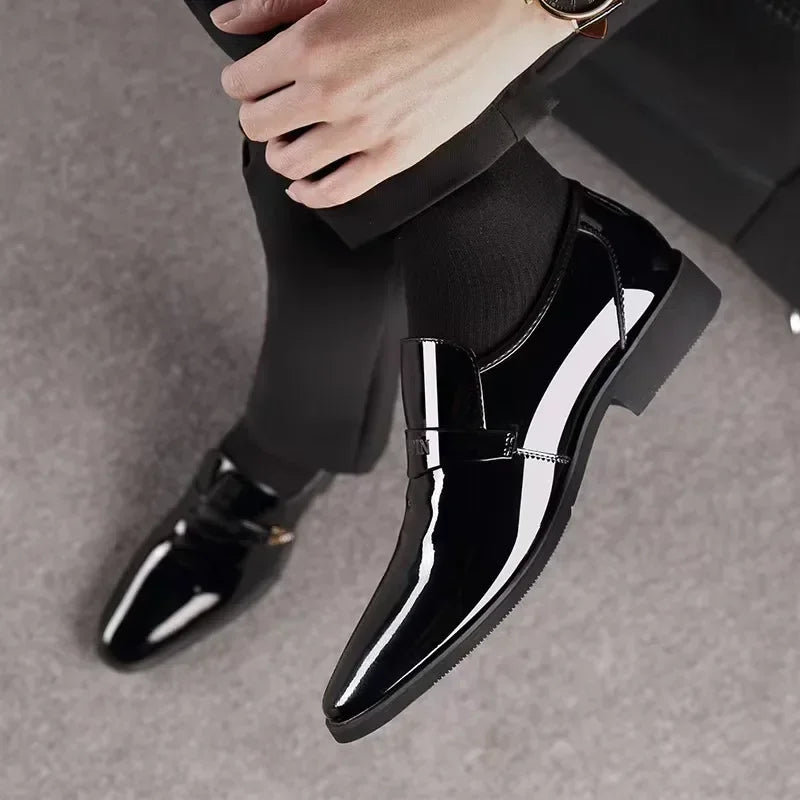 Sapatos de couro masculinos sapatos de negócios de couro brilhante oxford sapatos laca dedo do pé apontado mocassins masculinos deslizamento em designer sapato de vestido