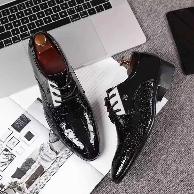 Vestido de dedo apontado plus size sapatos mais novos sapatos oxford italianos para homens clássicos derbies luxo sapatos de casamento de couro patente