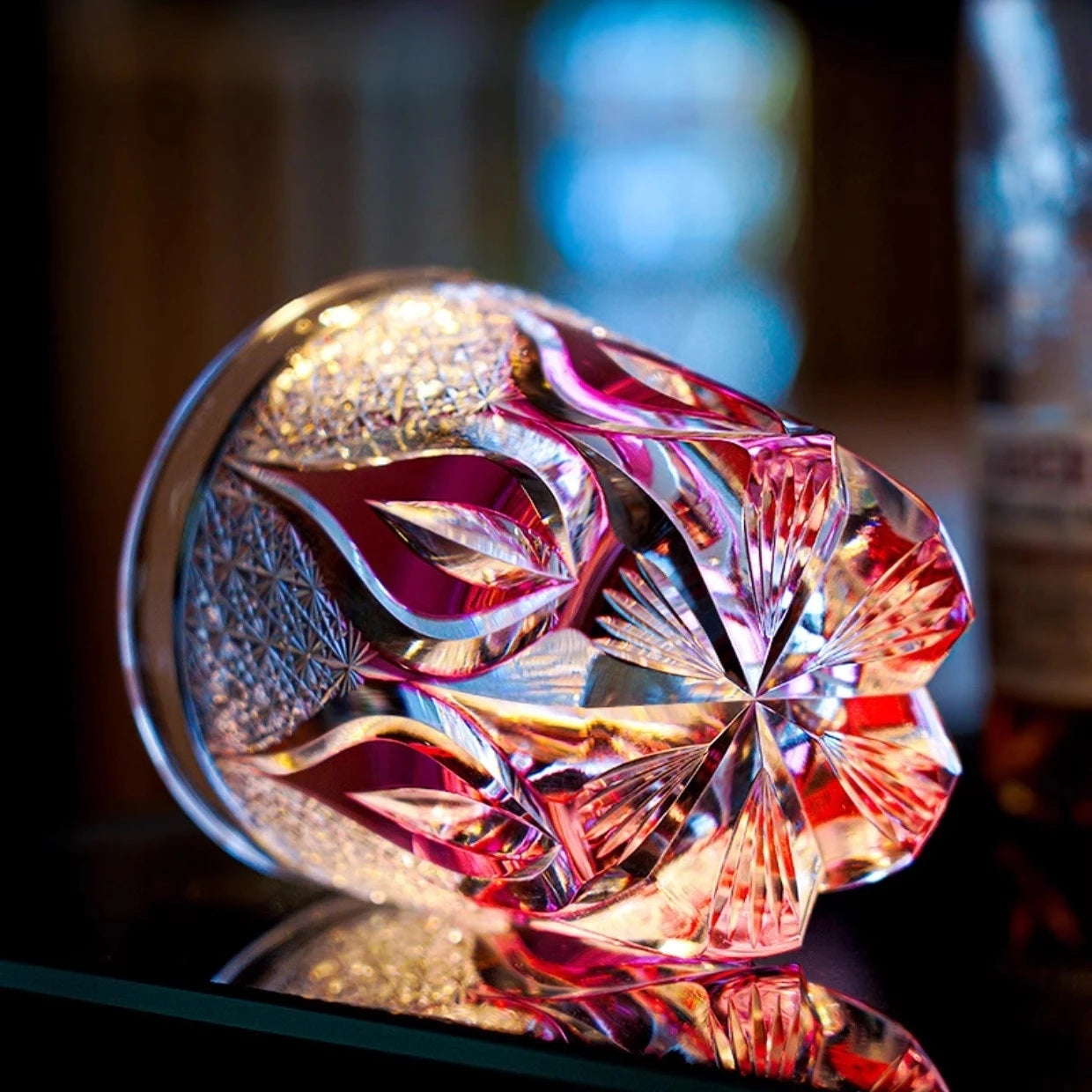 Copo de vinho de cristal rosa de luxo Edo Kiriko Copo de uísque Escultura à mão Padrão de chama Copo de água Licor Brandy Snifter Top Present