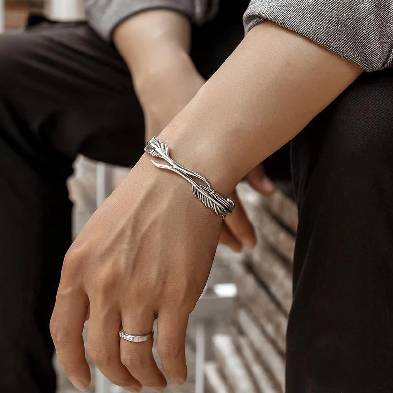 Retro banhado a prata pena aberta pulseira asa manguito b canto masculino e feminino tendência punk jóias casuais presente de aniversário