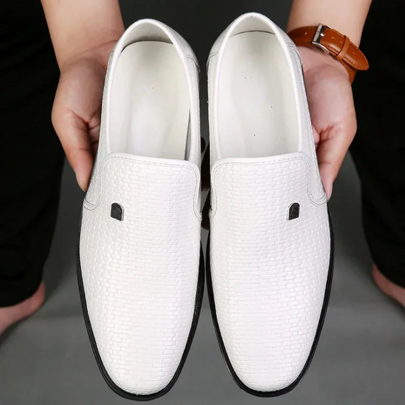 Primavera homens mocassins de couro sapatos masculinos verão oco respirável oxfords homem sapatos casuais deslizamento em sapatos de vestido formal para homem