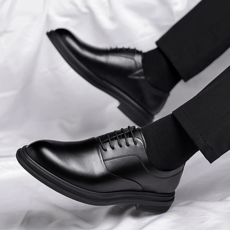 Sapato oxford de couro masculino de alta qualidade e confortável com cadarço sapato formal de negócios confortável e antiderrapante sapatos de escritório