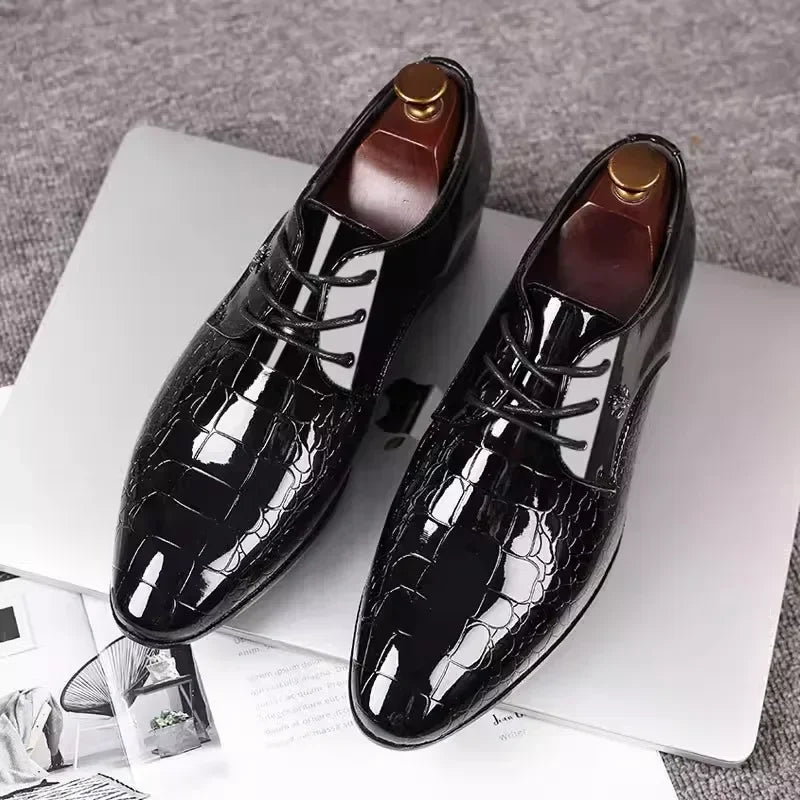 Vestido de dedo apontado plus size sapatos mais novos sapatos oxford italianos para homens clássicos derbies luxo sapatos de casamento de couro patente